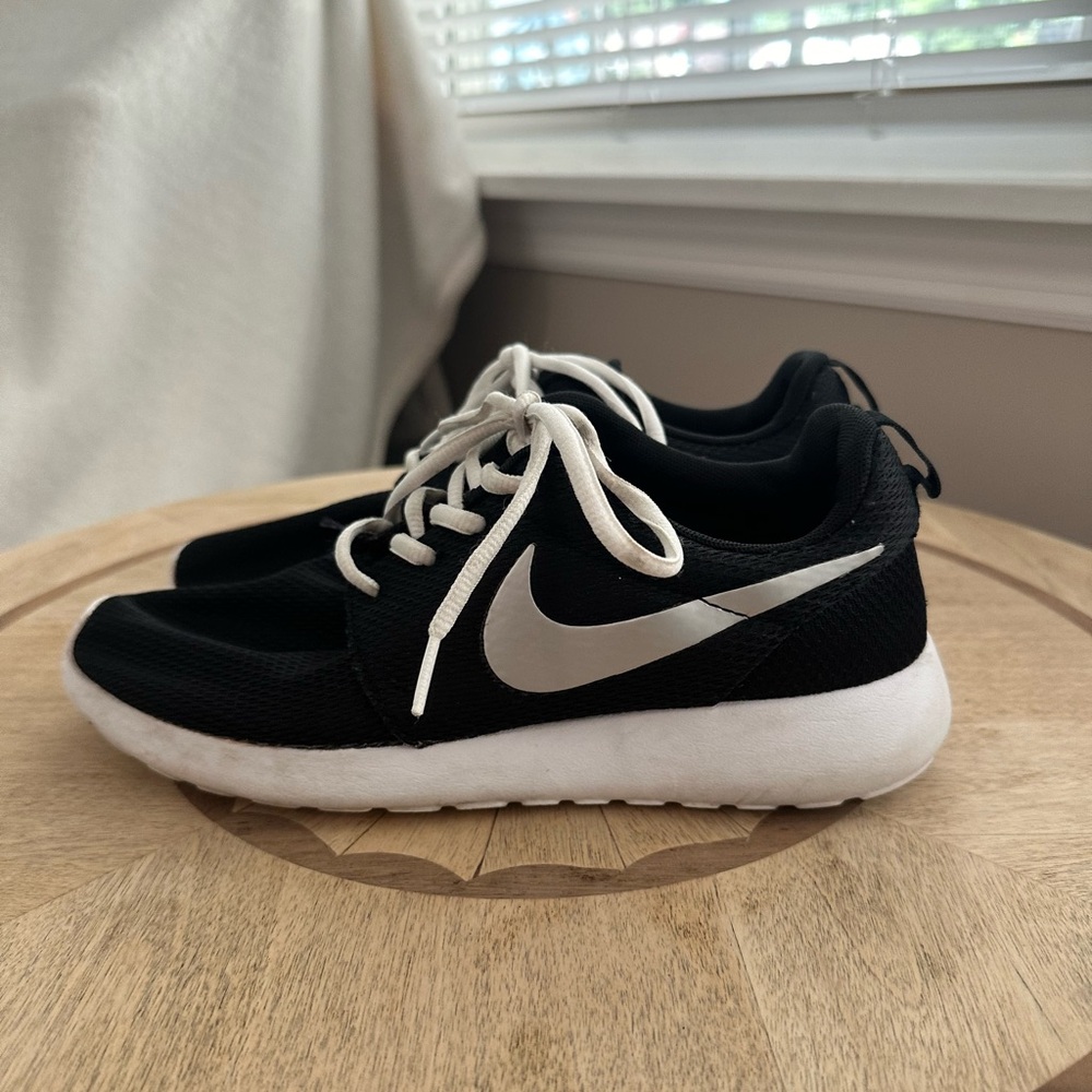 Nike Roshe One Shoes